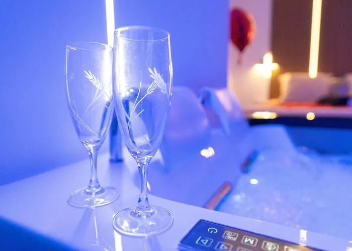 アパート Romantic With Jacuzzi