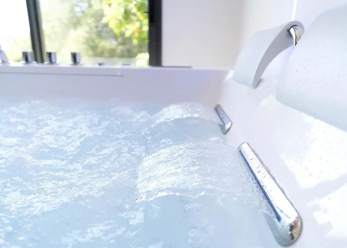 アパート Romantic With Jacuzzi