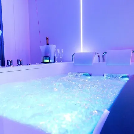 Romantic With Jacuzzi * La Trinité