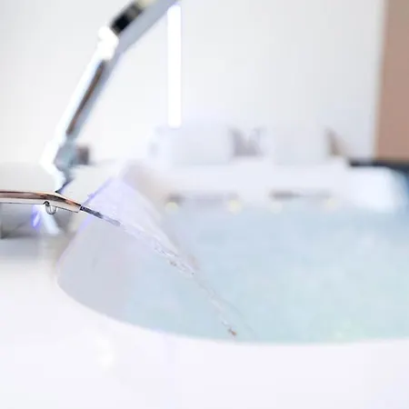 Apartman Romantic With Jacuzzi *