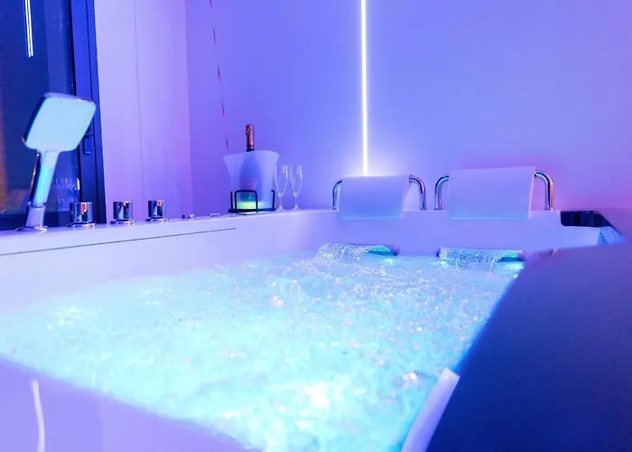 Romantic With Jacuzzi * La Trinité